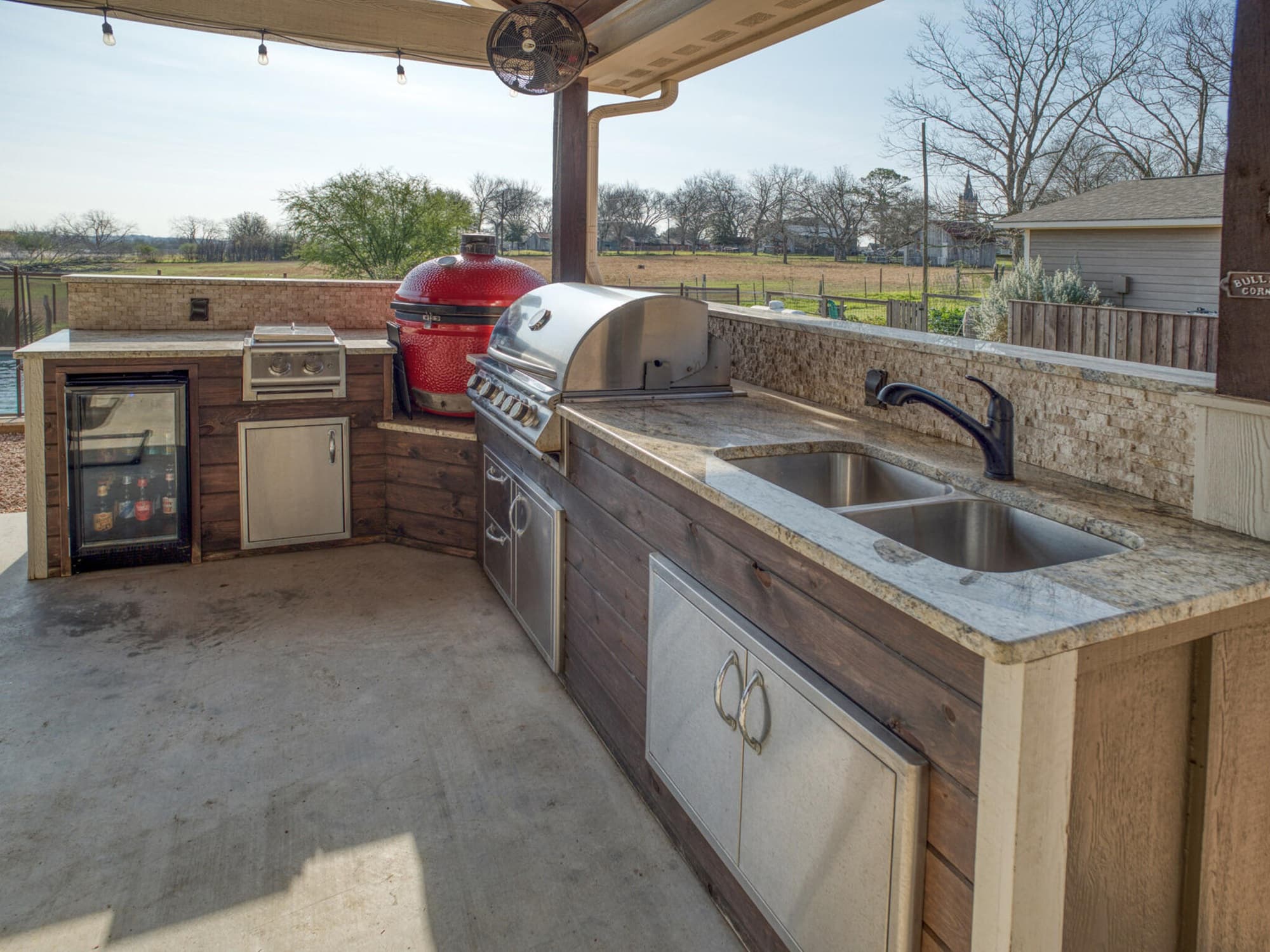 205 S Avenue D, Shiner — public listing photo 33
