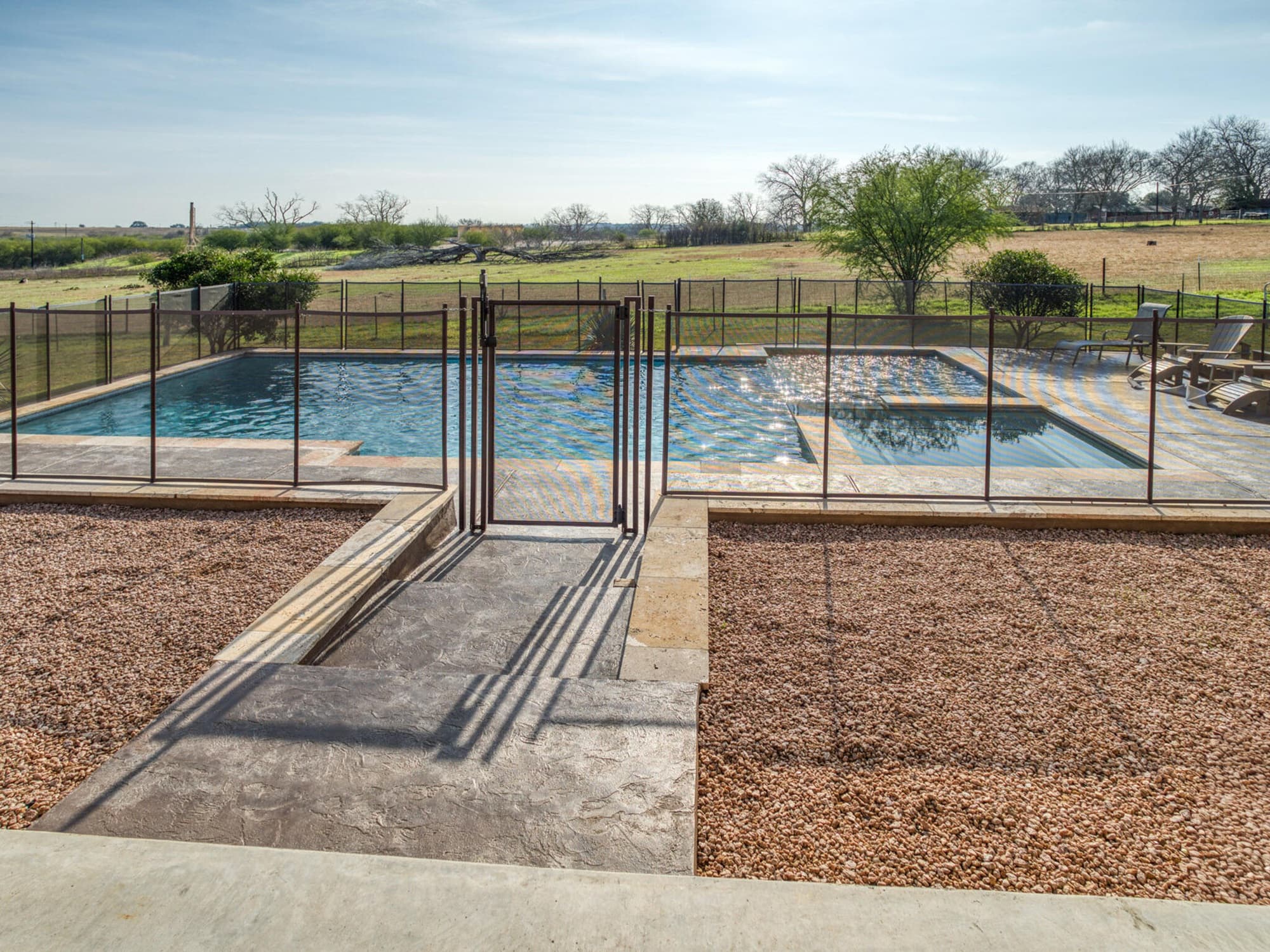 205 S Avenue D, Shiner — public listing photo 36