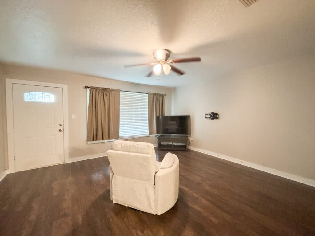 209 S. Ave F, Shiner — public listing photo 5
