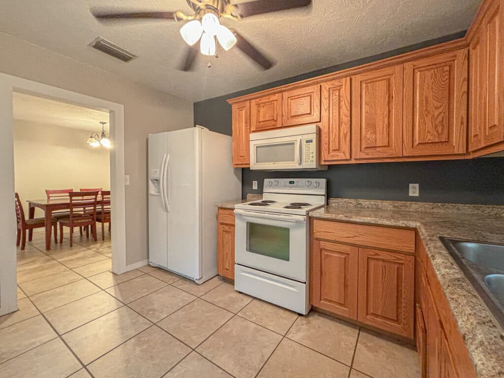 209 S. Ave F, Shiner — public listing photo 11