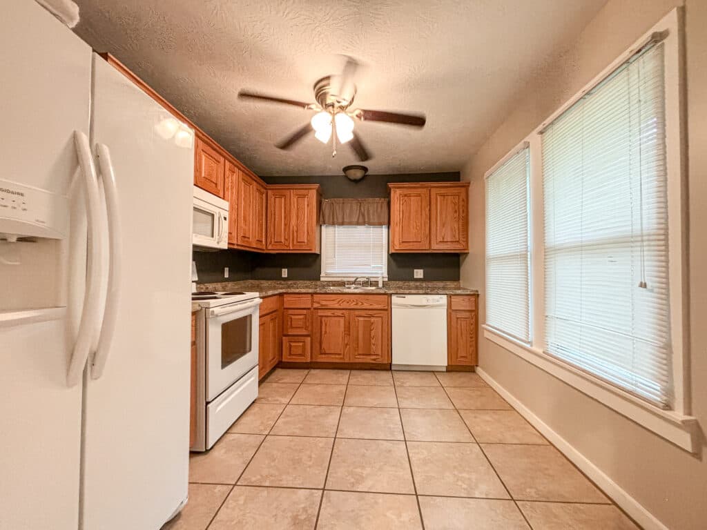 209 S. Ave F, Shiner — public listing photo 12