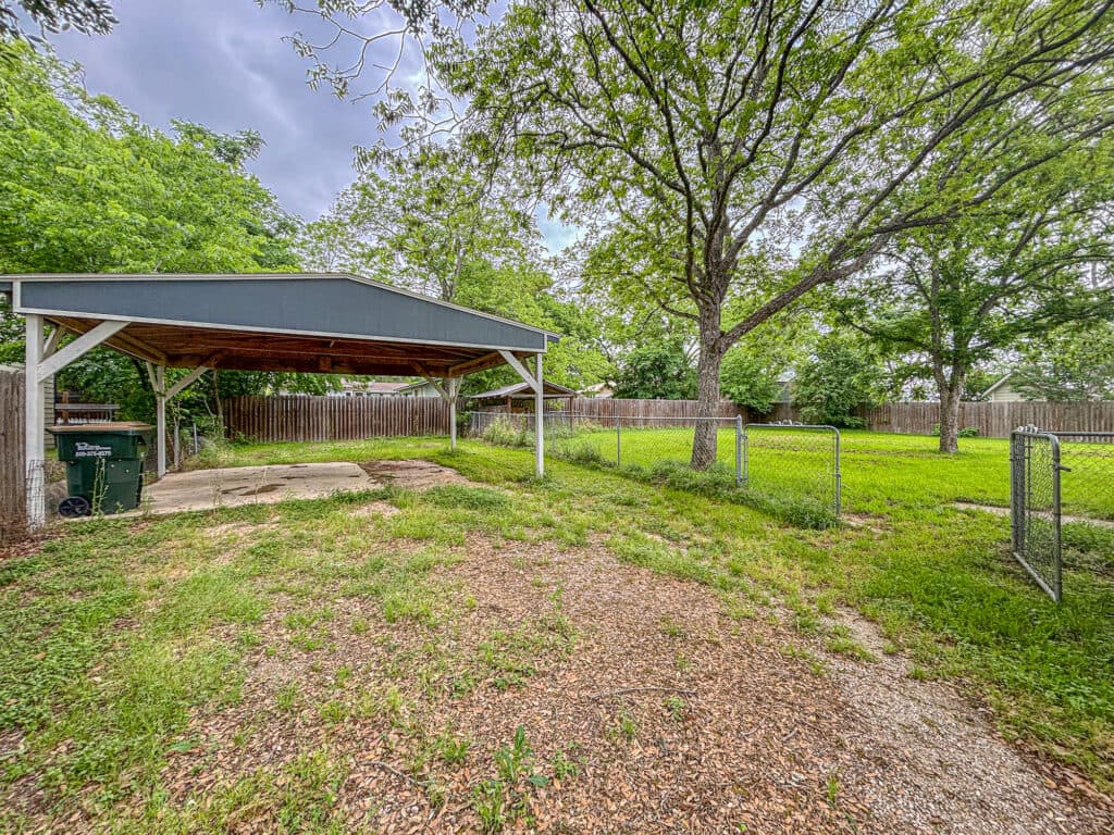 209 S. Ave F, Shiner — public listing photo 16