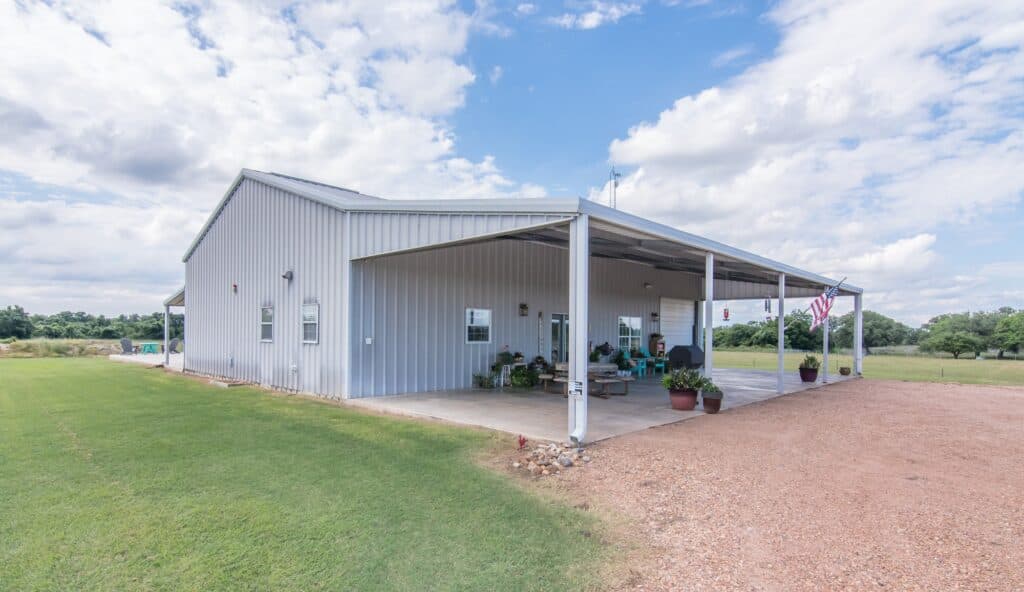 211 CR 317, Yoakum — public listing photo 3