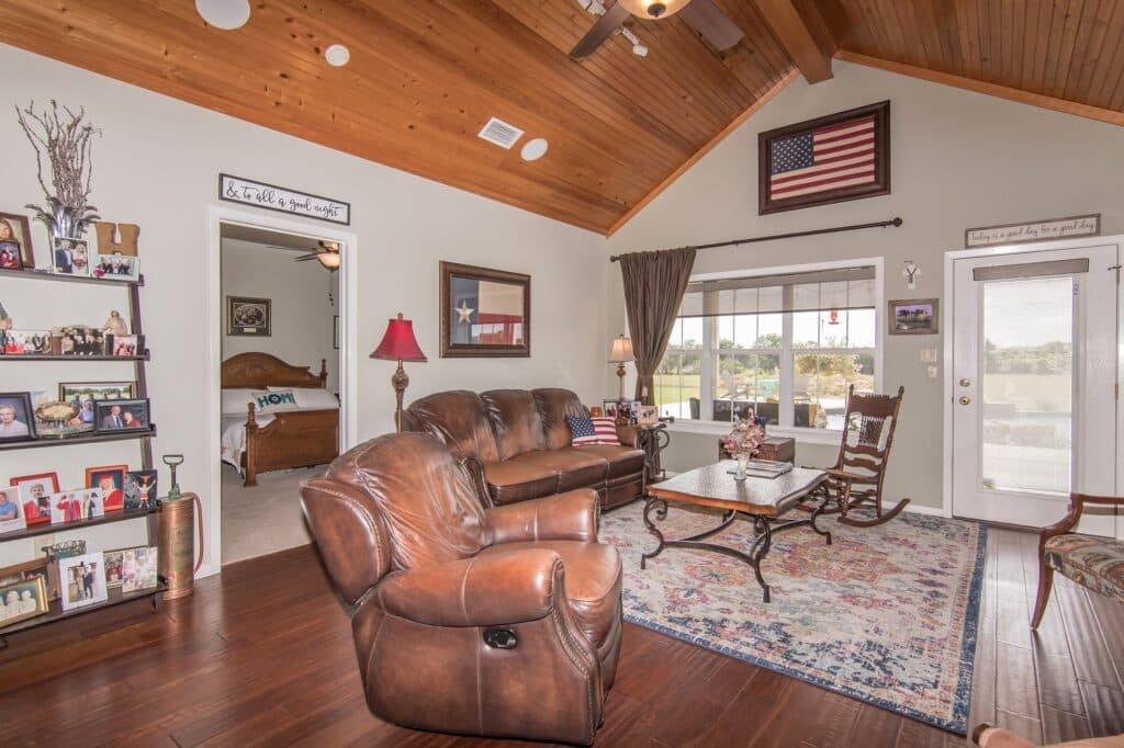 211 CR 317, Yoakum — public listing photo 5