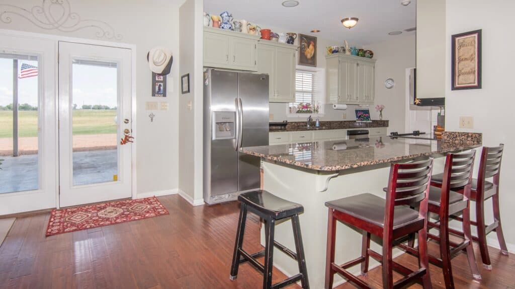 211 CR 317, Yoakum — public listing photo 9