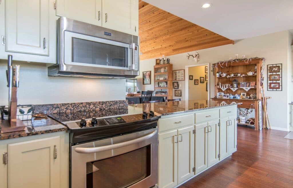 211 CR 317, Yoakum — public listing photo 10