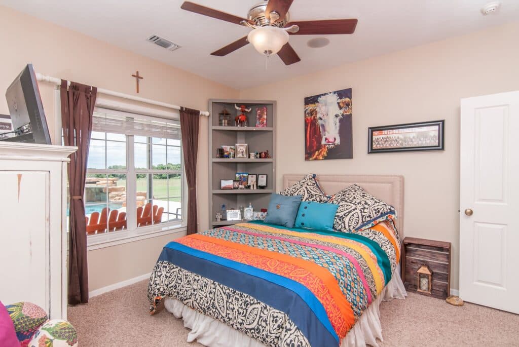 211 CR 317, Yoakum — public listing photo 17