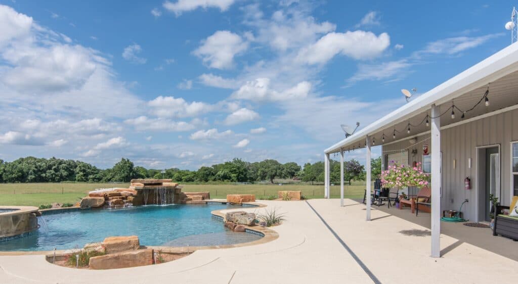 211 CR 317, Yoakum — public listing photo 22