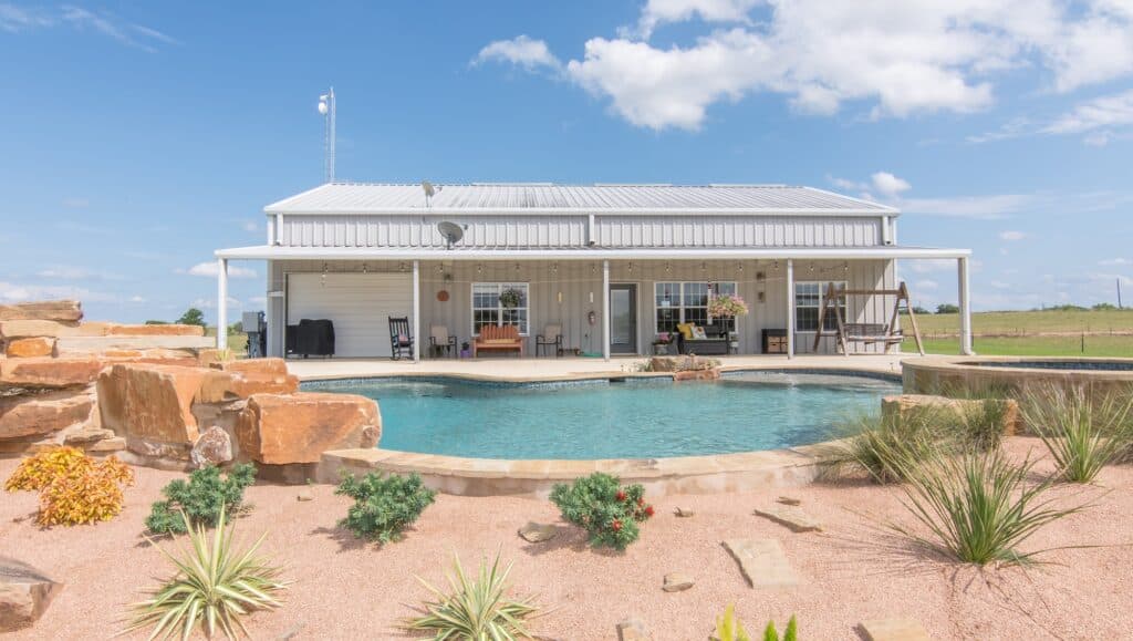 211 CR 317, Yoakum — public listing photo 23