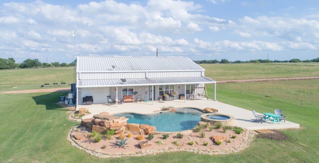 211 CR 317, Yoakum — public listing photo 24