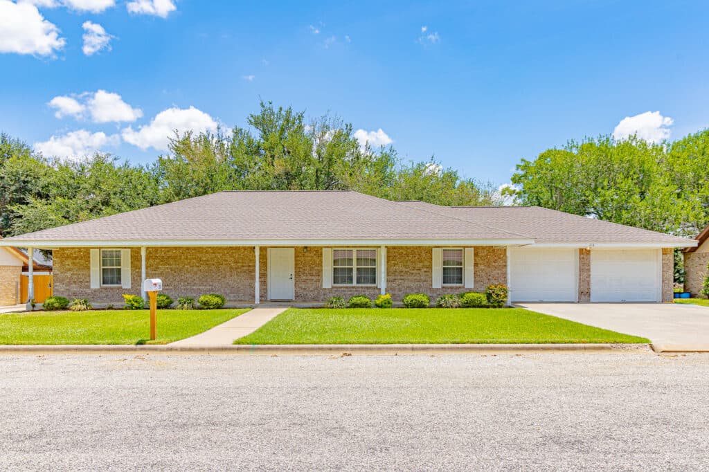 216 Montana Dr., Shiner Texas — public listing photo 1