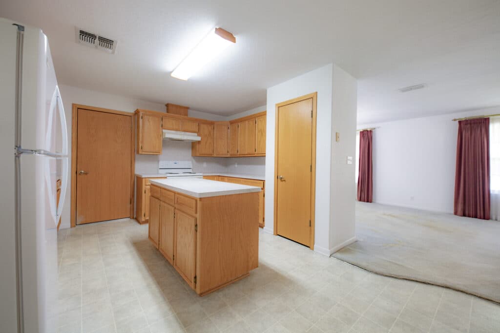 216 Montana Dr., Shiner Texas — public listing photo 9