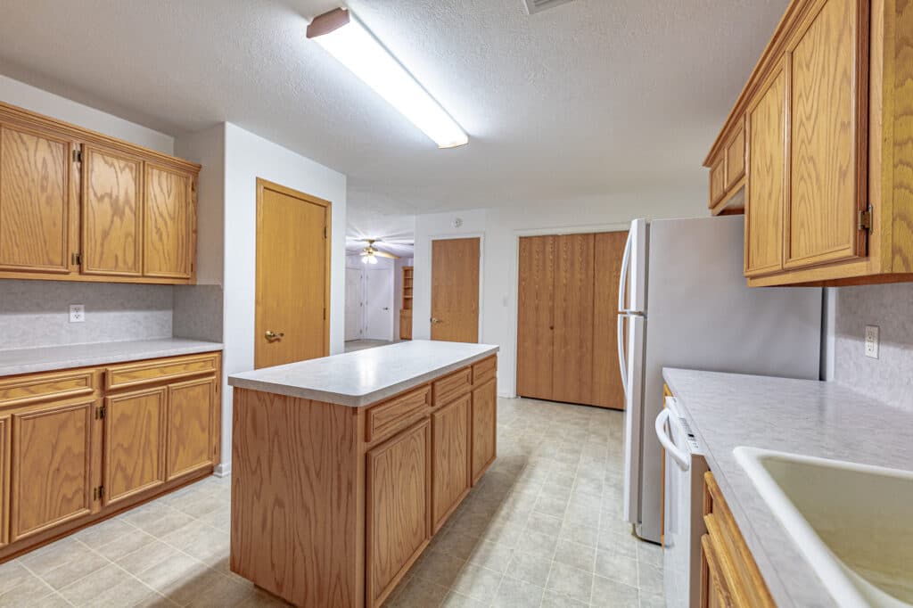 216 Montana Dr., Shiner Texas — public listing photo 11