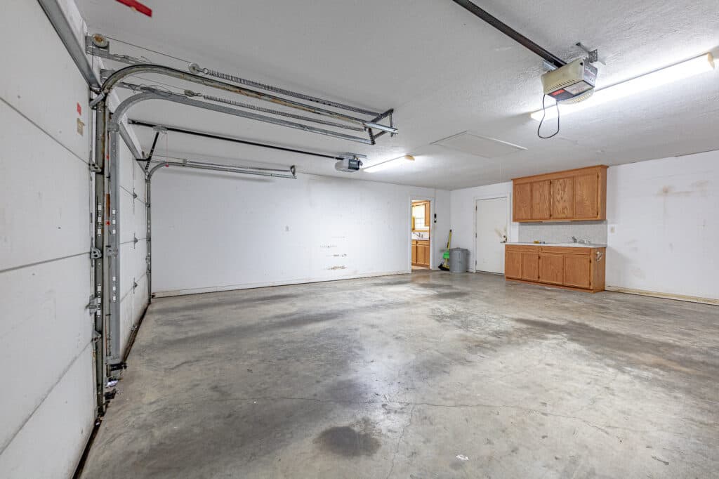 216 Montana Dr., Shiner Texas — public listing photo 22