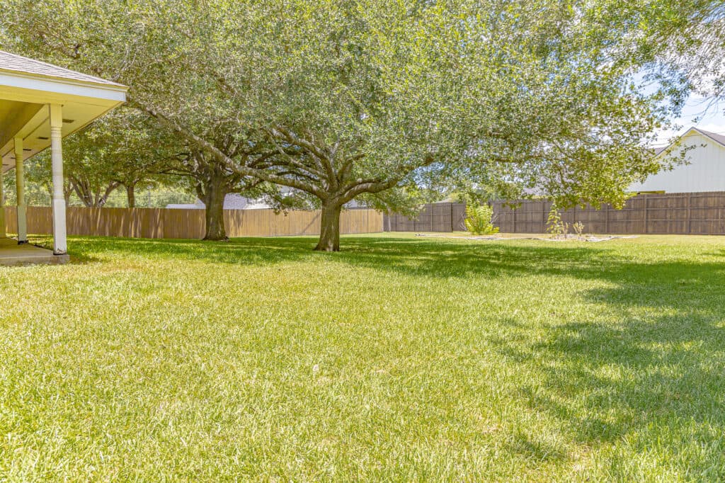 216 Montana Dr., Shiner Texas — public listing photo 25