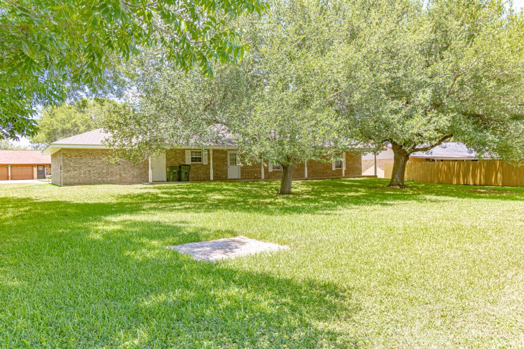 216 Montana Dr., Shiner Texas — public listing photo 27