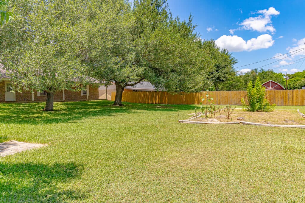 216 Montana Dr., Shiner Texas — public listing photo 28