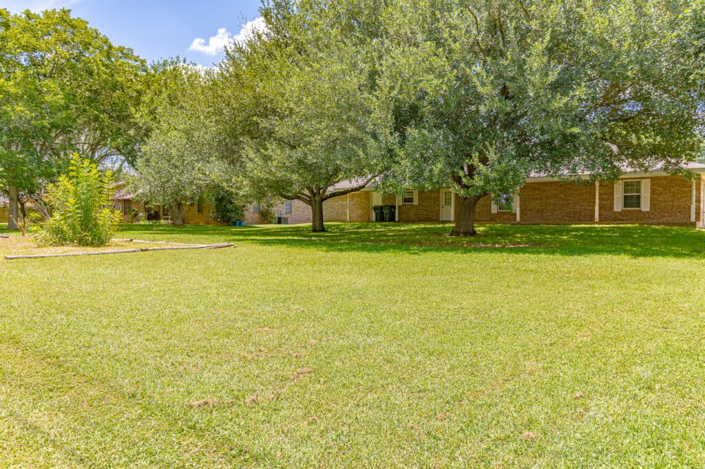 216 Montana Dr., Shiner Texas — public listing photo 29