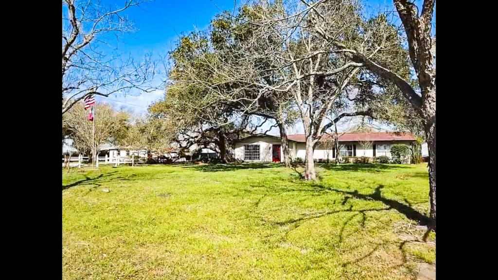 2272 US Hwy 90a, Hallettsville, TX 77964 — public listing photo 2
