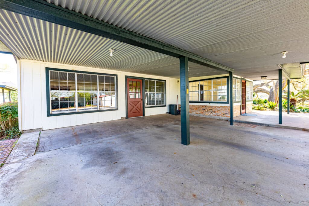 2272 US Hwy 90a, Hallettsville, TX 77964 — public listing photo 5