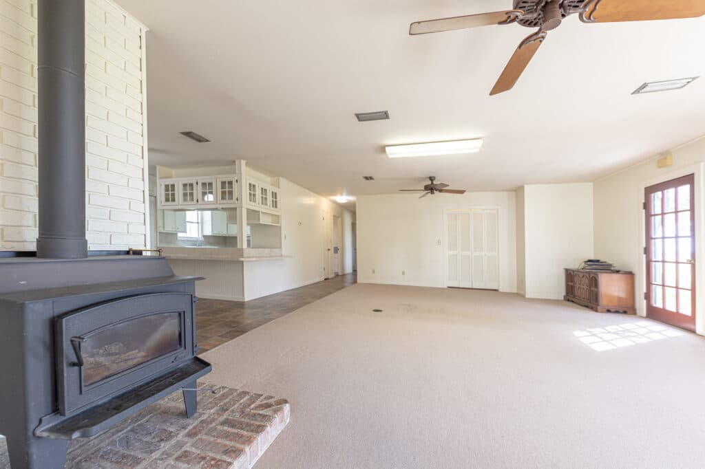 2272 US Hwy 90a, Hallettsville, TX 77964 — public listing photo 6
