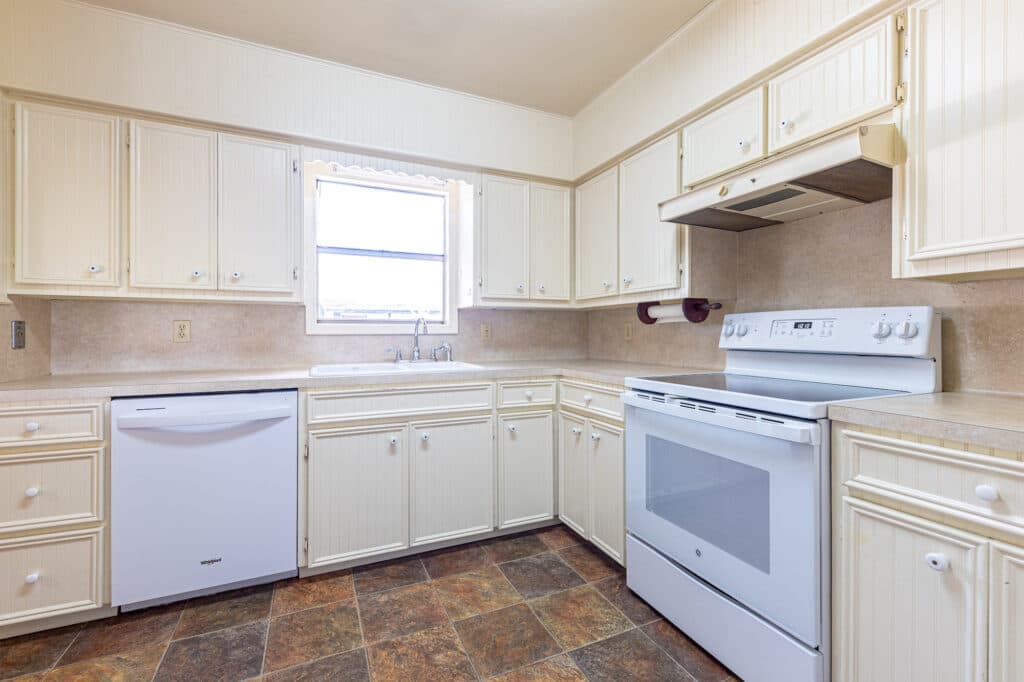 2272 US Hwy 90a, Hallettsville, TX 77964 — public listing photo 7