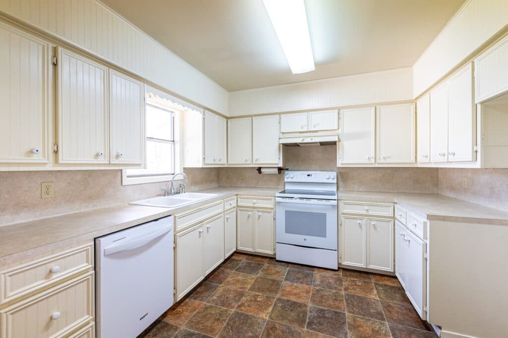2272 US Hwy 90a, Hallettsville, TX 77964 — public listing photo 8