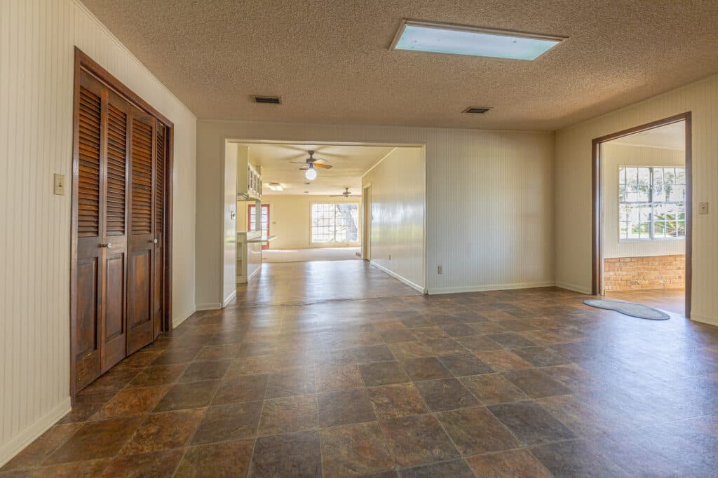2272 US Hwy 90a, Hallettsville, TX 77964 — public listing photo 12