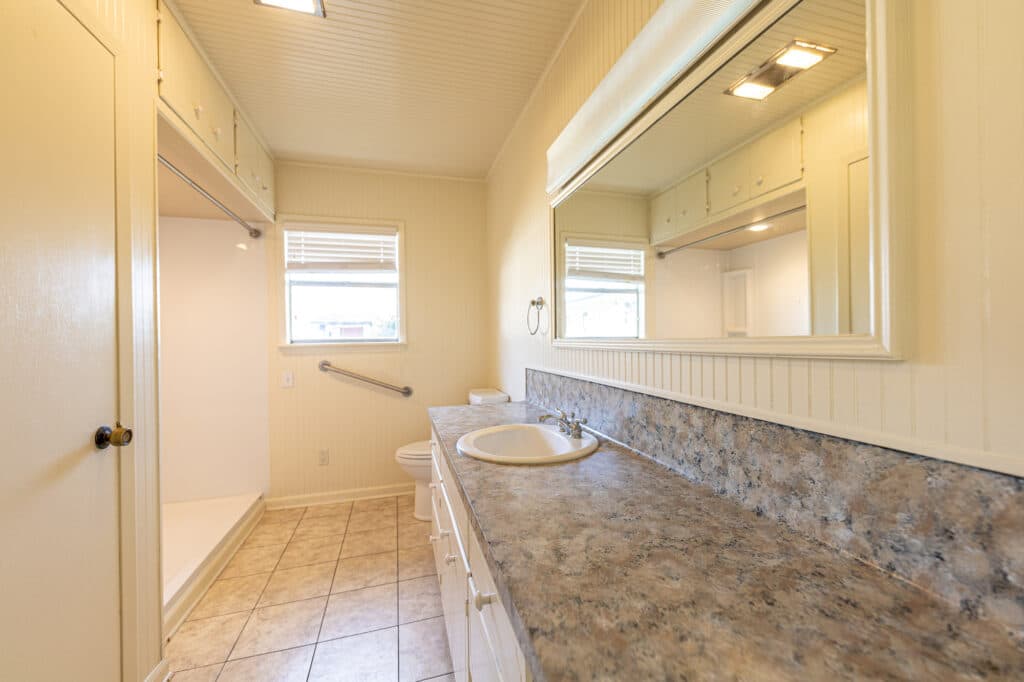 2272 US Hwy 90a, Hallettsville, TX 77964 — public listing photo 13