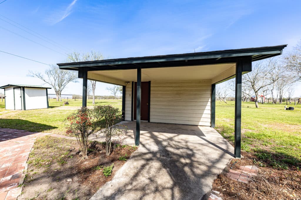 2272 US Hwy 90a, Hallettsville, TX 77964 — public listing photo 39