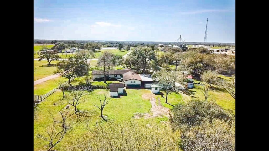 2272 US Hwy 90a, Hallettsville, TX 77964 — public listing photo 47