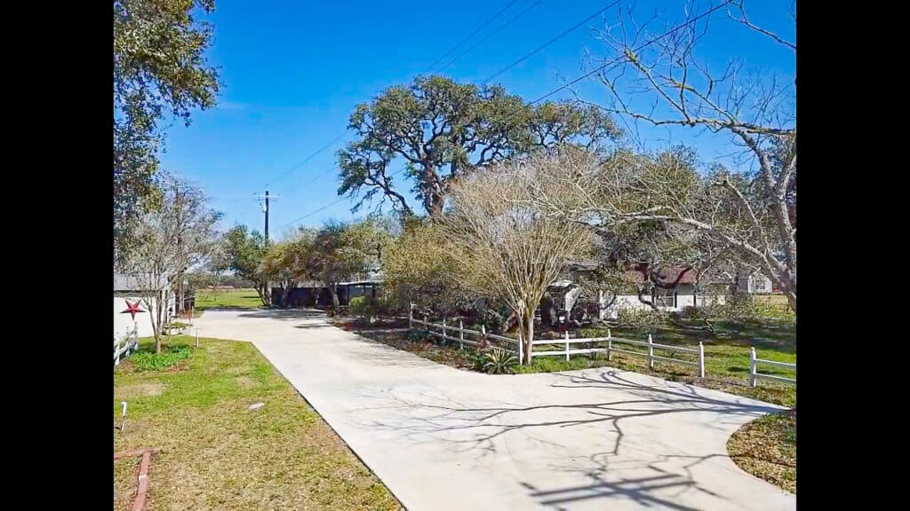 2272 US Hwy 90a, Hallettsville, TX 77964 — public listing photo 50
