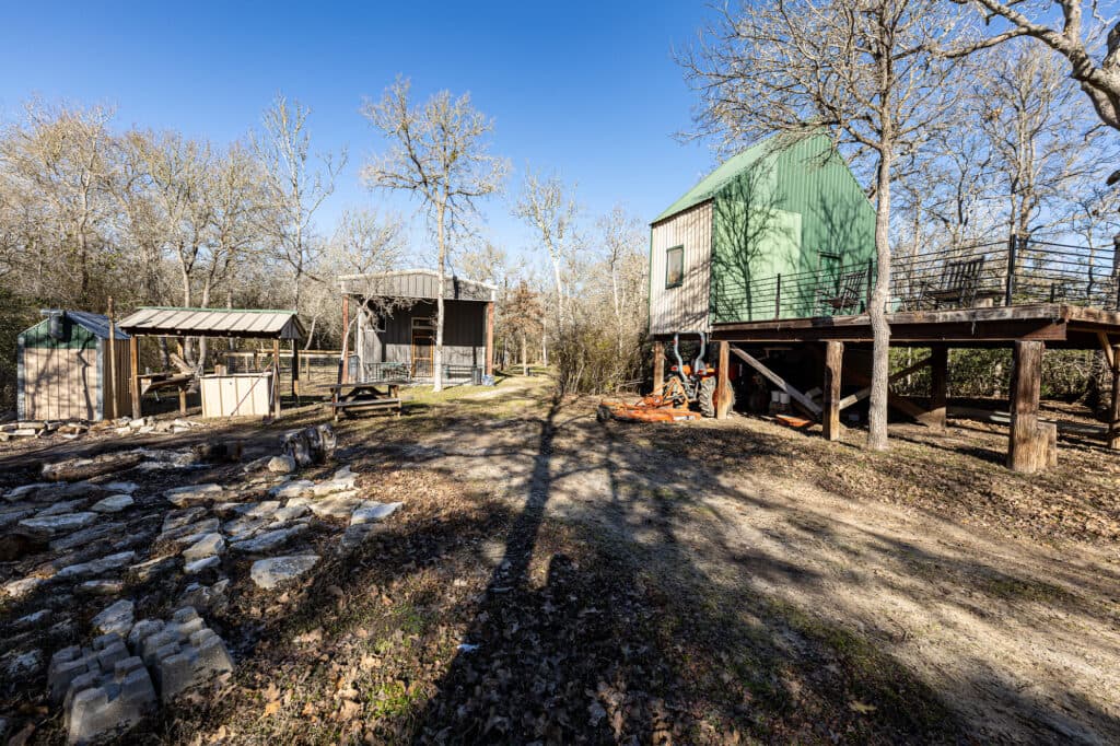 2915 CR 354, Gonzales, TX — public listing photo 20