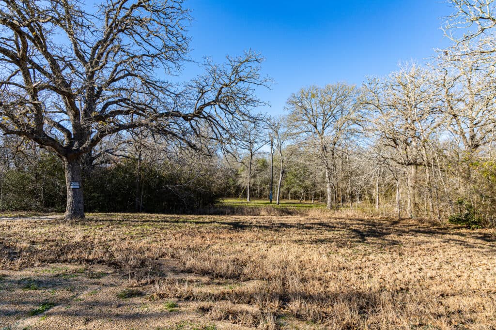 2915 CR 354, Gonzales, TX — public listing photo 27