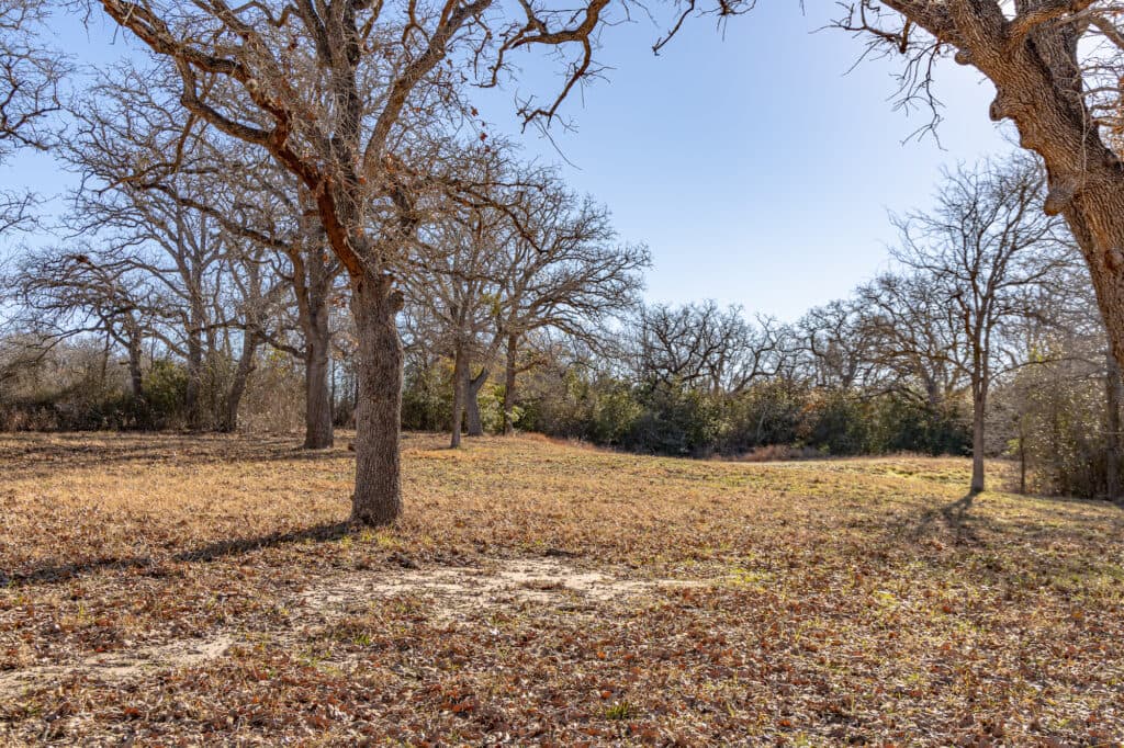 2915 CR 354, Gonzales, TX — public listing photo 28