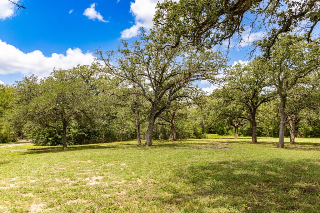 2915 CR 354, Gonzales, TX — public listing photo 42
