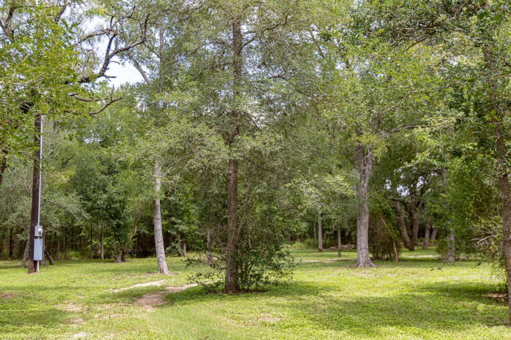 2915 CR 354, Gonzales, TX — public listing photo 45