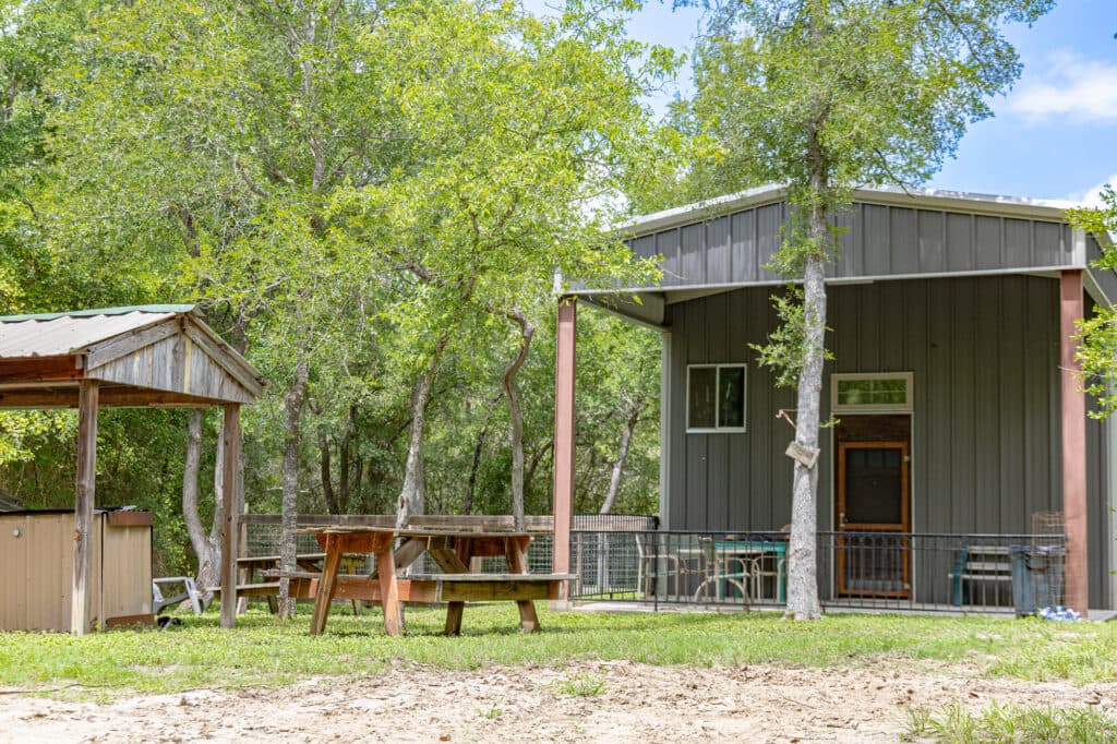 2915 CR 354, Gonzales, TX — public listing photo 47