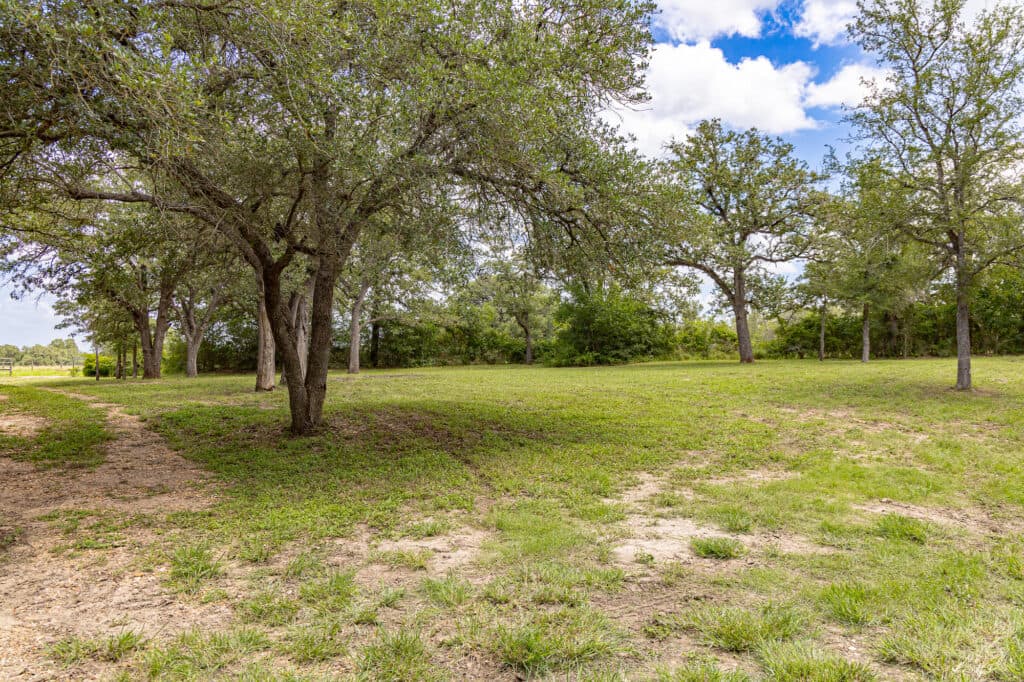2915 CR 354, Gonzales, TX — public listing photo 48