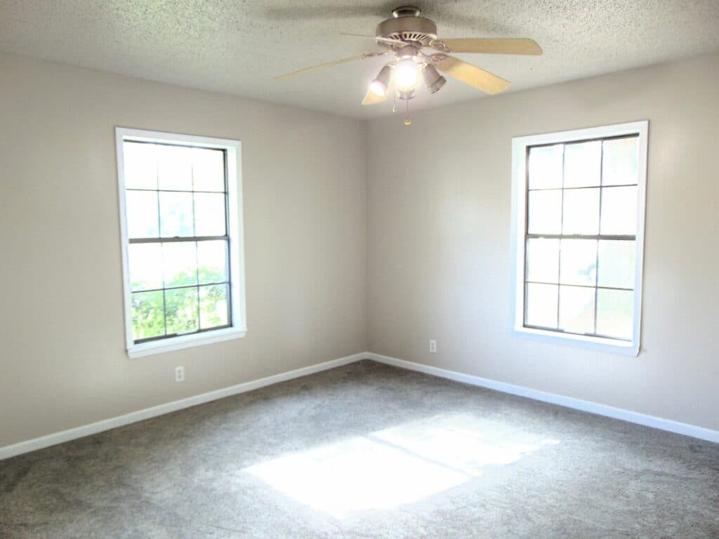 306 N Ave G, Shiner — public listing photo 12