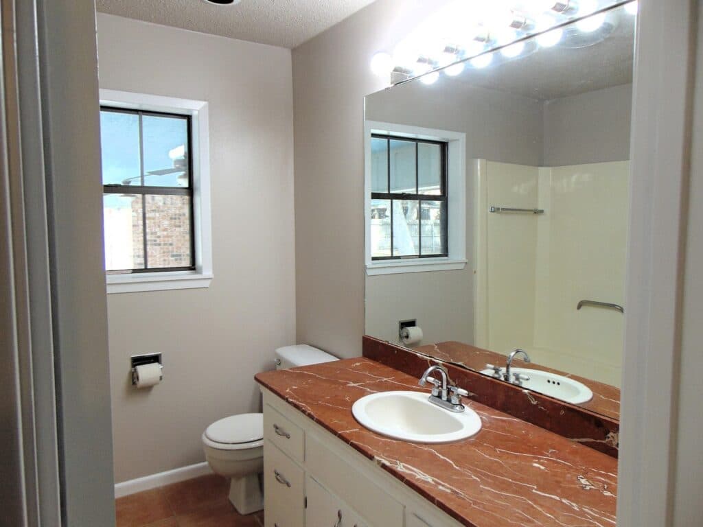 306 N Ave G, Shiner — public listing photo 15