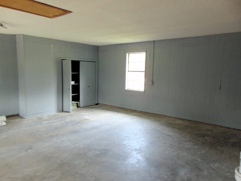 306 N Ave G, Shiner — public listing photo 19