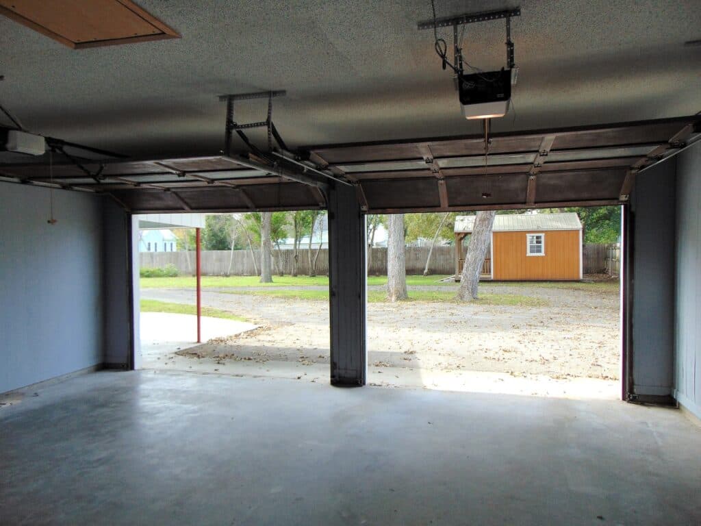 306 N Ave G, Shiner — public listing photo 20