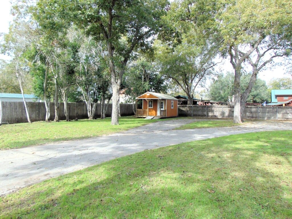 306 N Ave G, Shiner — public listing photo 25