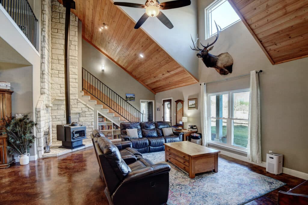 321 CR 351a, Shiner Tx — public listing photo 7