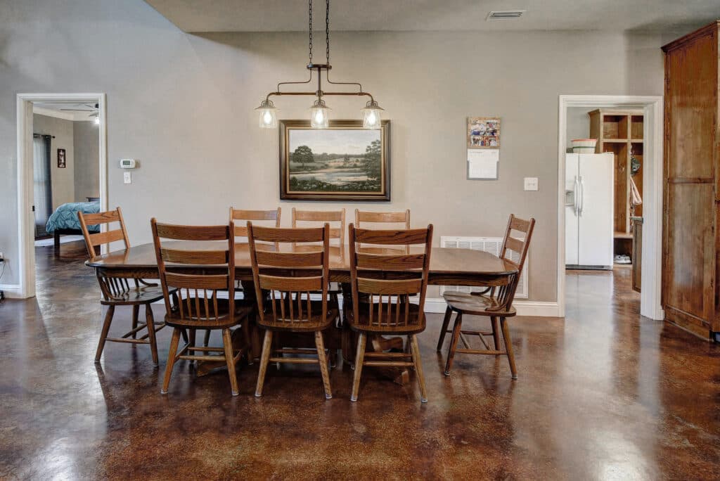 321 CR 351a, Shiner Tx — public listing photo 10