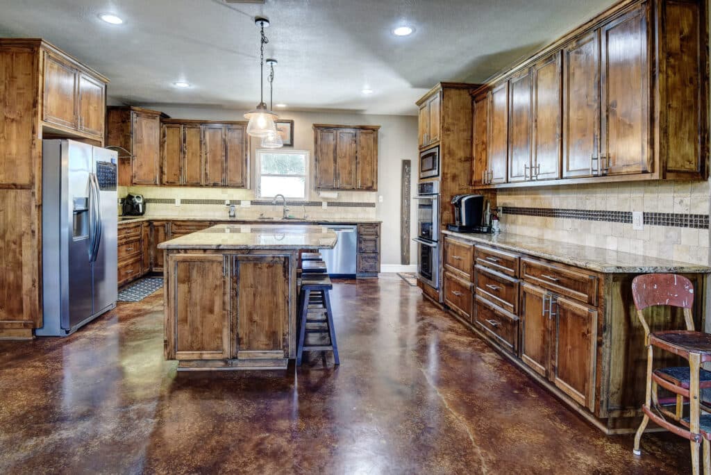 321 CR 351a, Shiner Tx — public listing photo 11