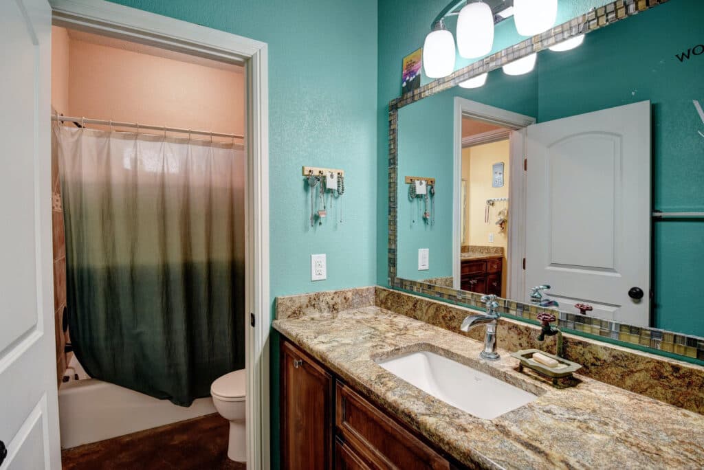 321 CR 351a, Shiner Tx — public listing photo 25