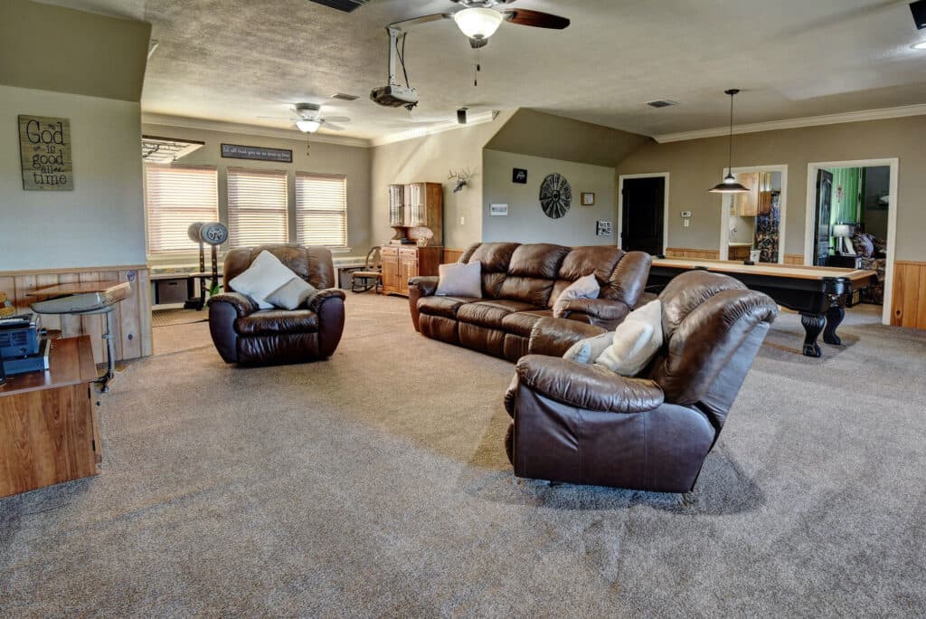 321 CR 351a, Shiner Tx — public listing photo 28