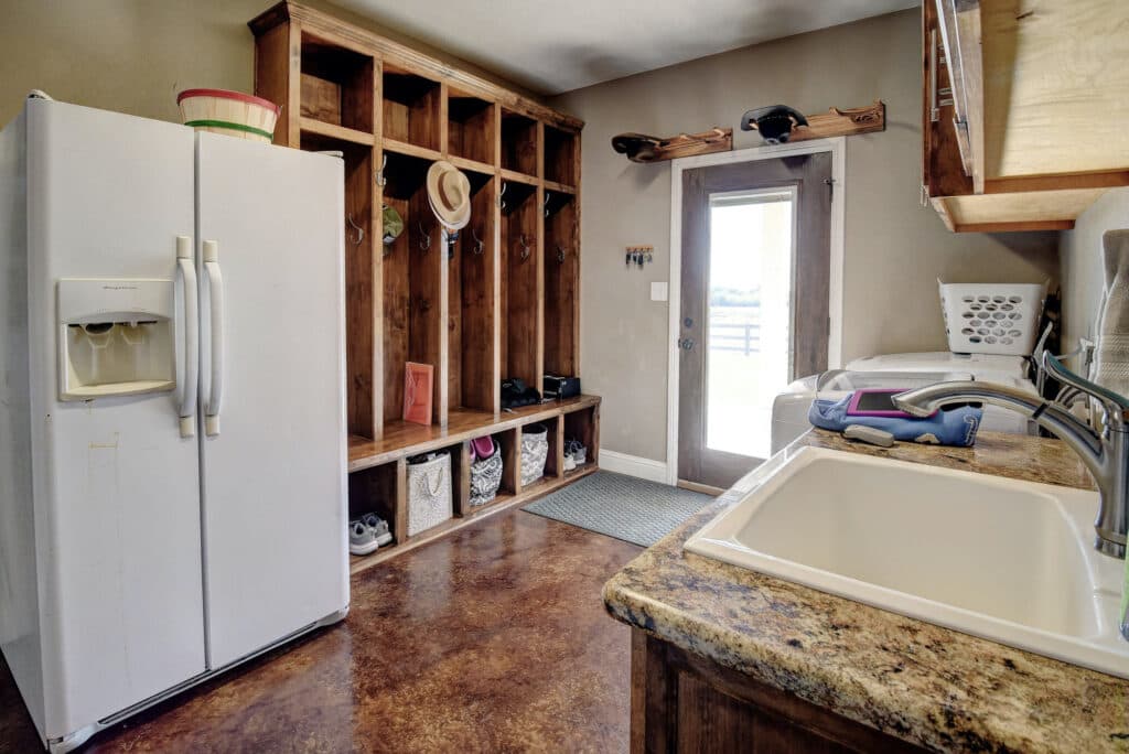 321 CR 351a, Shiner Tx — public listing photo 32